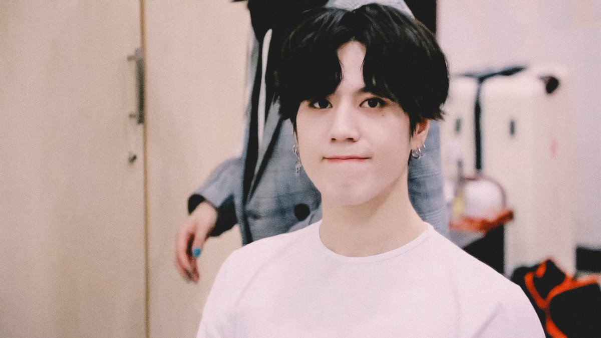 me to groupmates: let's finish this todaygroupmates: *doesn't reply*me: