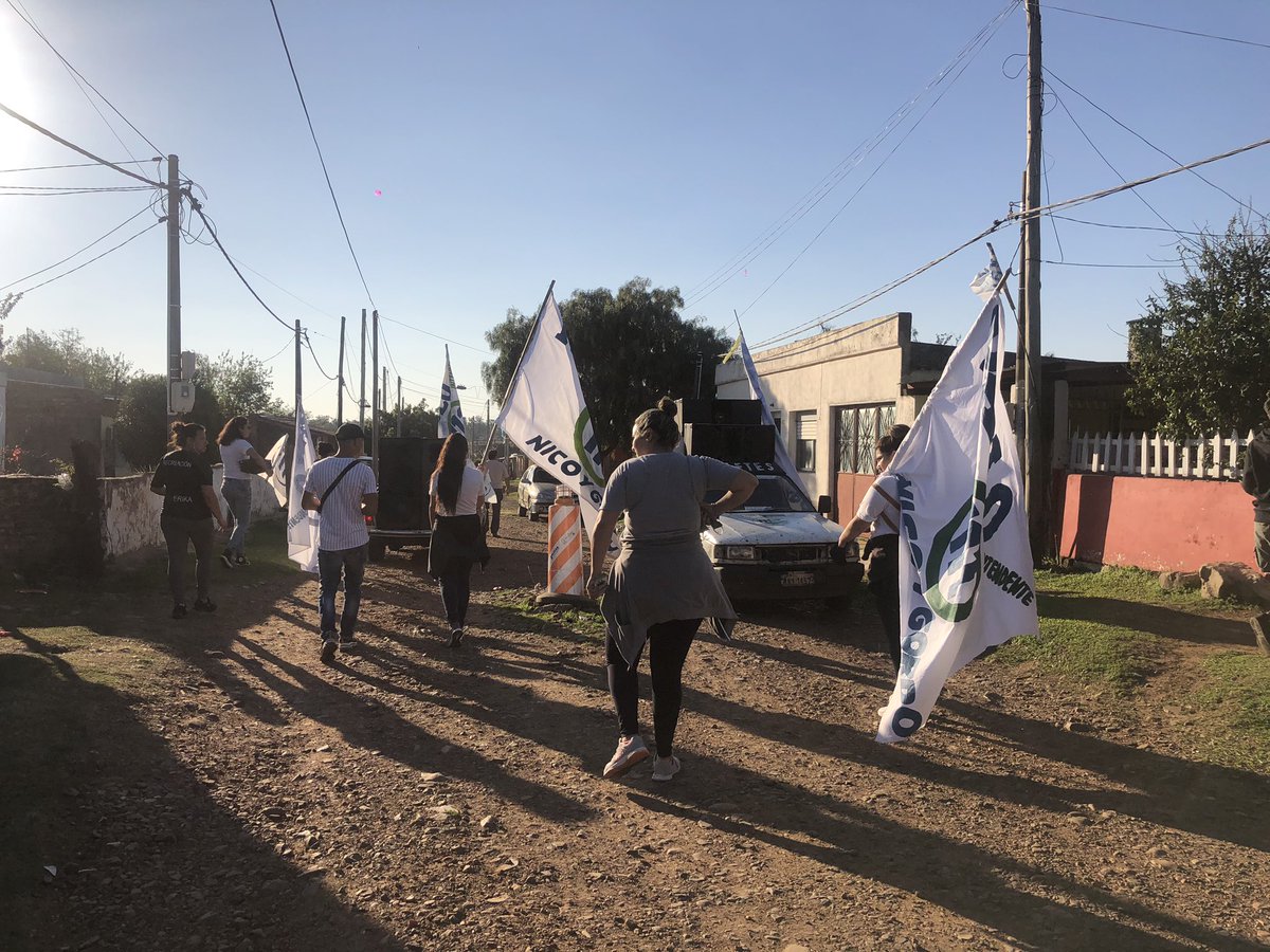 111Juventud's tweet photo. Puerta a puerta de hoy! 111💪🏻 
La lista de la juventud 
#JUVENTUD111
#ArtigasAdelante 
La mejor forma de votar a Pablo Caram https://t.co/1zL5kAOdbi