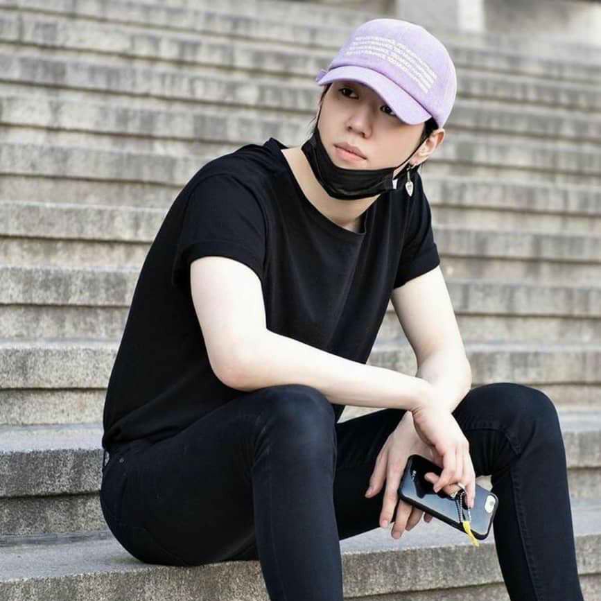 me: *sees crush flirting with another girl*me: