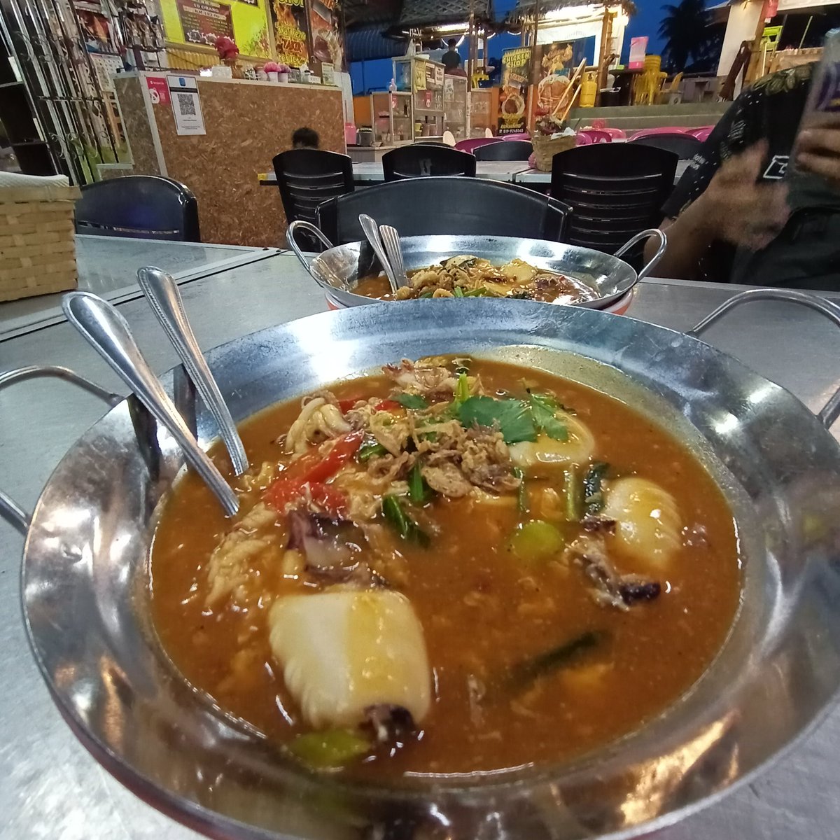 NegeriKelantan's tweet photo. Hari ni min berbesar hati untuk berkongsi tempat makan min duk gi skalo. Makanan sedap, tomyam padu &amp; harga marhaen. https://t.co/1GZdplHL79