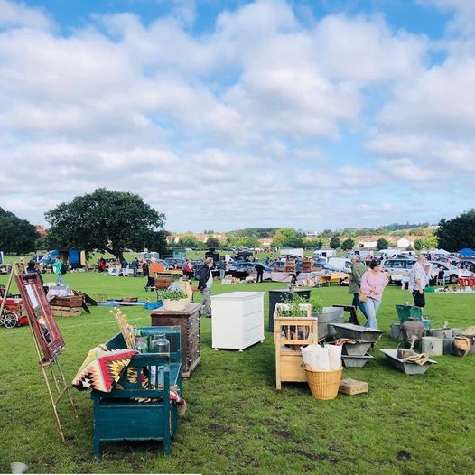 AntiqNewsFairs's tweet photo. Organisers of the hugely popular Sunbury &amp; Kempton Antique Markets @SunburyAntiques have launched a new event: the inaugural Wimbledon Homes &amp; Antiques Fair will take place Sunday 13 September 2020. Looks set to be a beautiful weekend in South West London https://t.co/85agLEFlnr https://t.co/Gl7FLxqN7B