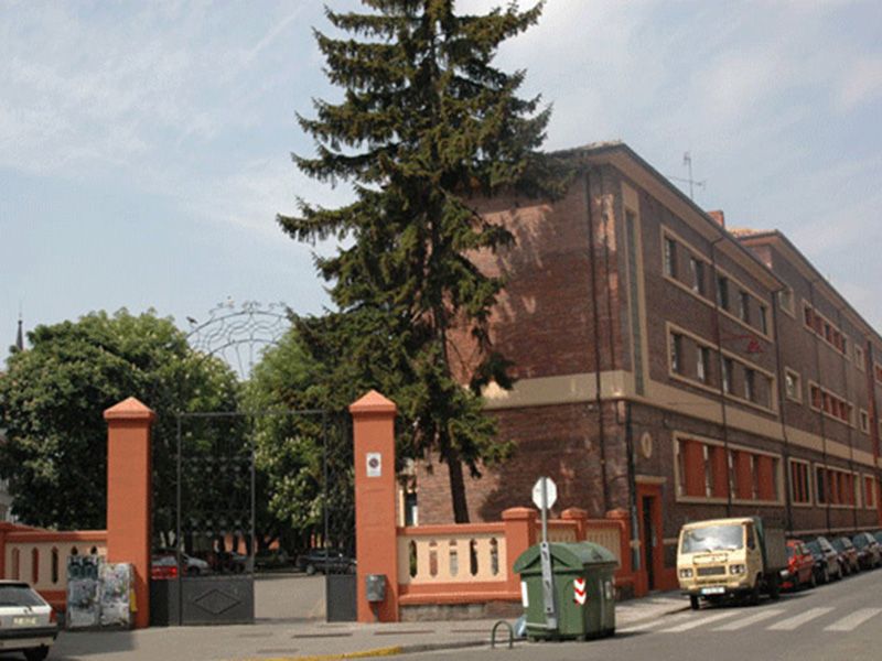 11/09 - Hoy en León: Artes escénicas - Muestra de nuevas tendencias escénicas INJUVE en el Albéitar... buff.ly/3bYYWat