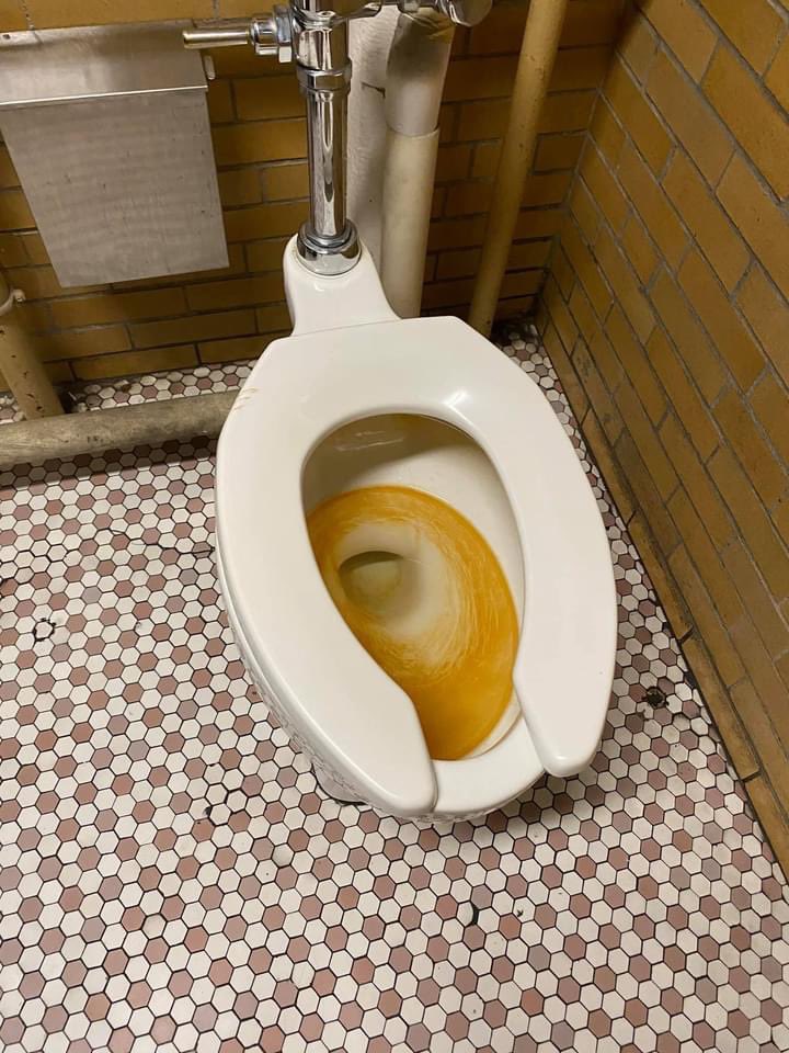 Babcock0118's tweet image. #ReopenSafely @GovRaimondo @AInfanteGreen @HarrisonPeters @Renny920 @PTU958 @pvdschools Hate to see what they looked like before being deep cleaned! How can you keep saying we are ready? All of you “Knock it off!” Stop the lies! #togther4PVD