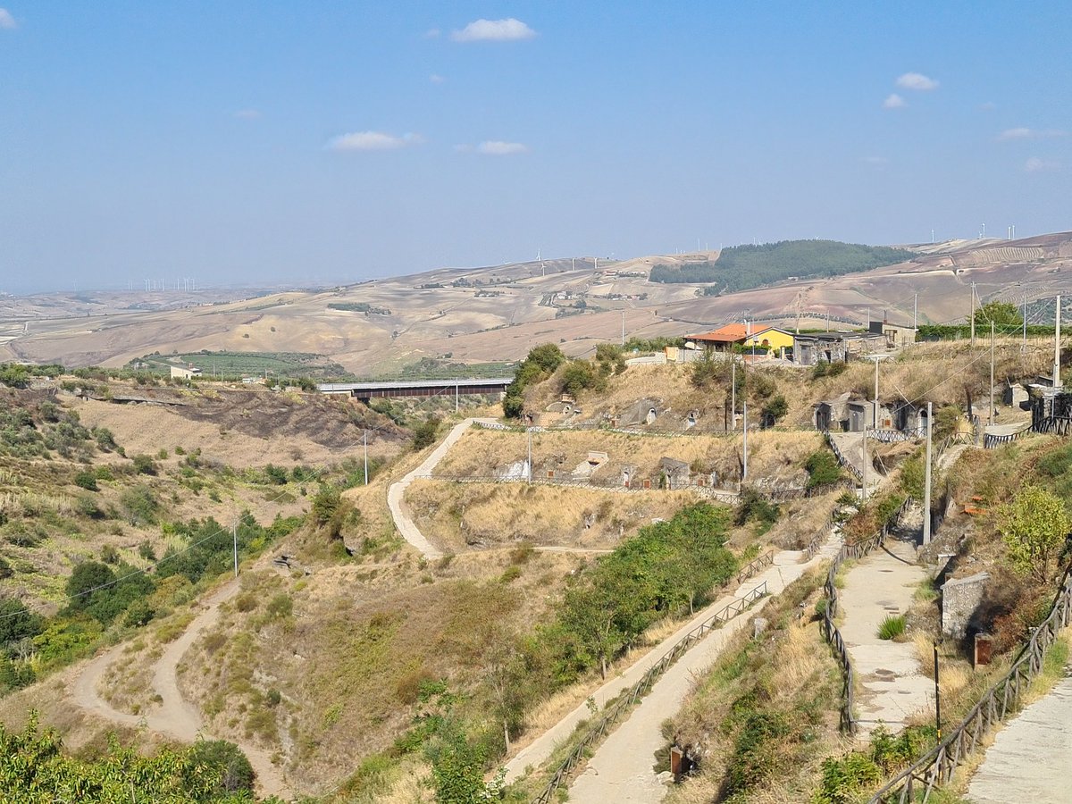 prolocobarile's tweet image. Il #ParcoDelleCantine di #Barile palcoscenico delle riprese di Linea Verde - RaiUno tour promosso dalla Regione Basilicata e @Basilicata_Tur con Gruppo Folk barilese &quot;Kroj&quot; @CantinandoBaril #ProLocoBarile per promuovere l&apos; #Aglianicodelvulture la #storia le #tradizioni #arbereshe