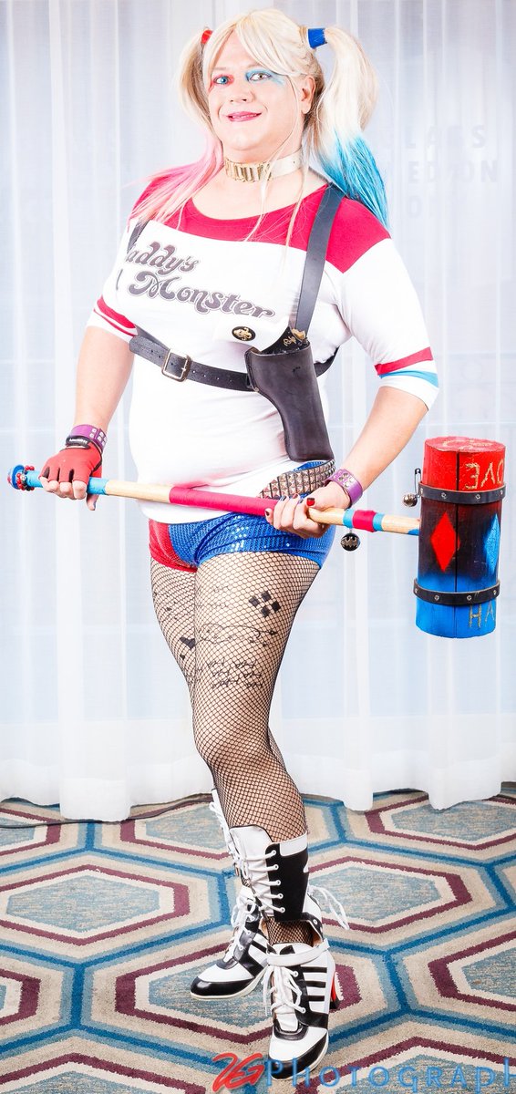 ej_noir's tweet photo. Good night my friends. #HarleyQuinn @OfficialDomCon #NOLA #DomConMemories. Love this outfit!  #CanYouControlMe https://t.co/hQ2VNIovk9