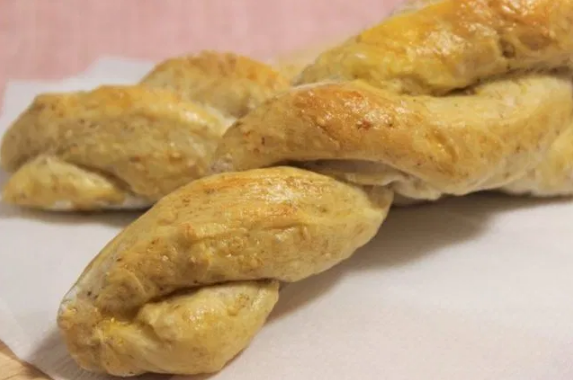 「ごまと鰹節のねじりパン」のレシピです。
食事用にぴったりの味に仕上げました( ´ ▽ ` *)

【レシピ】ねじるだけで可愛さアップ♪ ごまと鰹節のねじりパン
mizuoto-record.com/archives/gohan…

#つきのんkitchen　#おうちごはん　#料理好きな人と繋がりたい