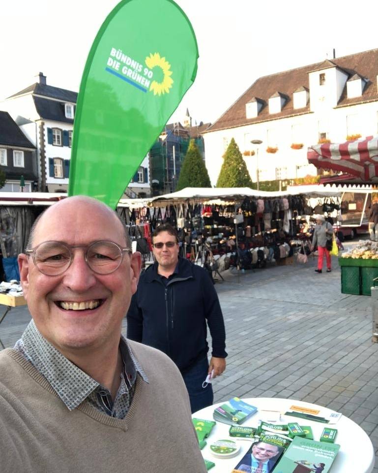 Noch bis 13 Uhr bin ich auf dem Wochenmarkt. Es ist Zeit für Gespräche.

#StefanLiedholz #Wipperfuerth