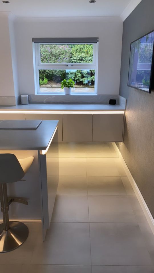 Simplicity in Symington We love to see a transformation picture, what do you think of the this one? #kitchendesign #kitcheninstallation #awardwinning #ukkitchenretaileroftheyear #kitchentransformation #kitcheninspiration #kitchendaily #kitchentrends #kitchenmakeover