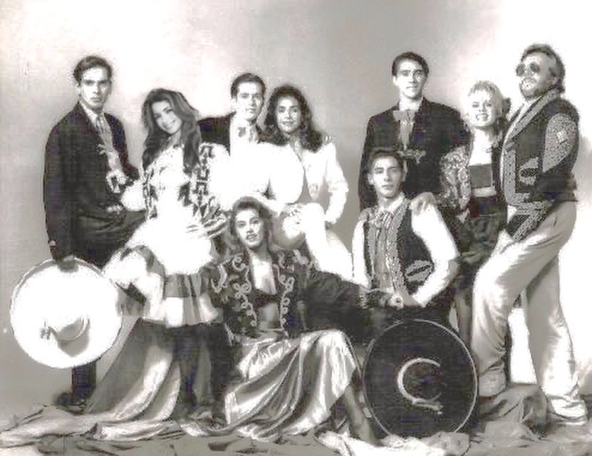 gb5official's tweet photo. LA FAMILIA ❤️ #1989 Y para siempre! @XavierOrtizR @PilarMontenegro @victornoriega @pattymanterola @SergioMayerb @KLL010 @luisdellano1 @charlylopezgar @luisitafernanda La primera foto. https://t.co/H3C3KKEV28