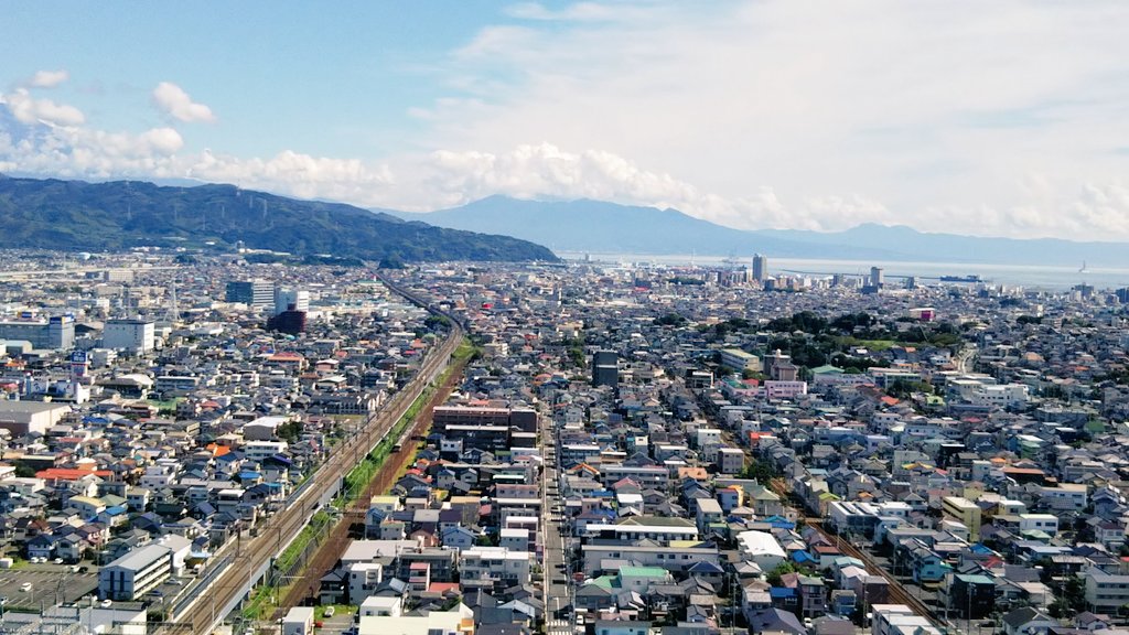 つながるくさなぎ実行委員会 草薙駅前のタワマン グラソード草薙の屋上に入らせてもらいました 富士山 駿河湾 日本平 すれ違う新幹線と在来線 めちゃめちゃ見晴らしいい T Co Lpu6rt9wqw Twitter