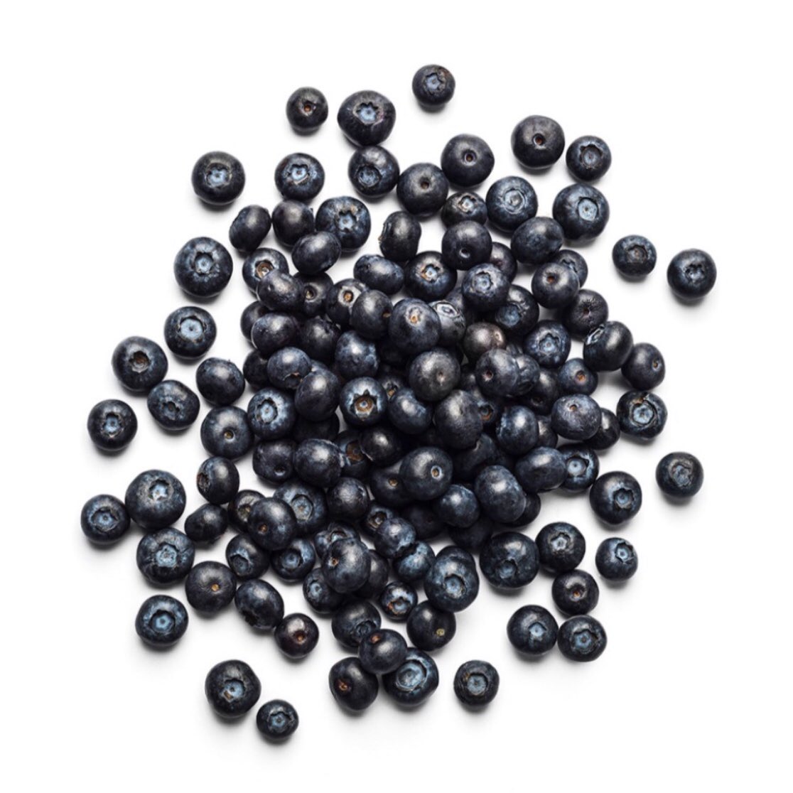 SoSupremeCo's tweet photo. ⚡️Power up Friday! 
Blueberries are a good source of vitamin K. They also contain vitamin C, fibre, manganese and other antioxidants - ideal to blend into your morning protein smoothie. 
#healthtip https://t.co/VD5ic5Avnp