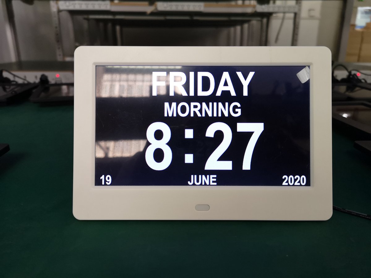 SteveHO_SMART's tweet photo. new features for 7inch #calendar #dayclocks, 3 different displays could be switched , also it plays video/picture as a #digitalphotoframe https://t.co/xD9Wzznpvo