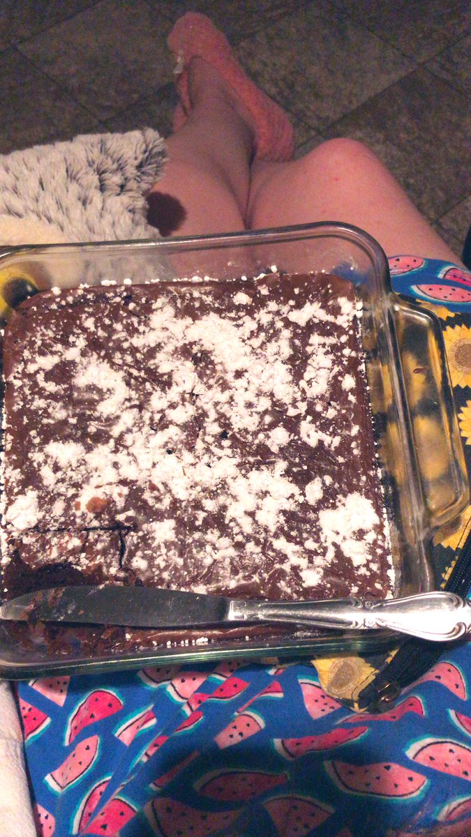 HayleyKoelz's tweet photo. #2amthings : making and eating a whole pan of brownies. Alone. 😊 https://t.co/l5ftwrmEkq