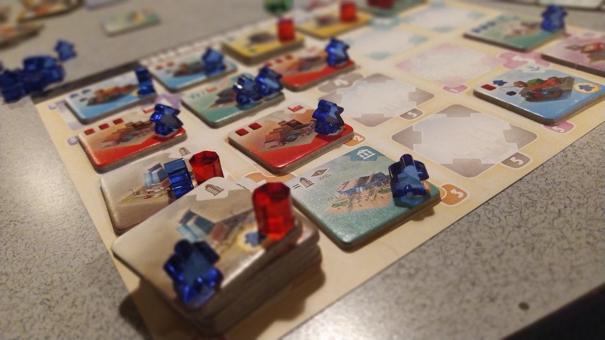 IvanIserte's tweet photo. Y acabamos con un #Quadropolis al modo experto y a 4 jugadores, que es como más mola jugarlo. Es un citybuilding muy majo. Un puzzle muy divertido, muy bonito en mesa, y lo suficientemente exigente para disfrutarlo con jugones, pero que se puede jugar en familia perfectamente. https://t.co/NRsvjMe63V