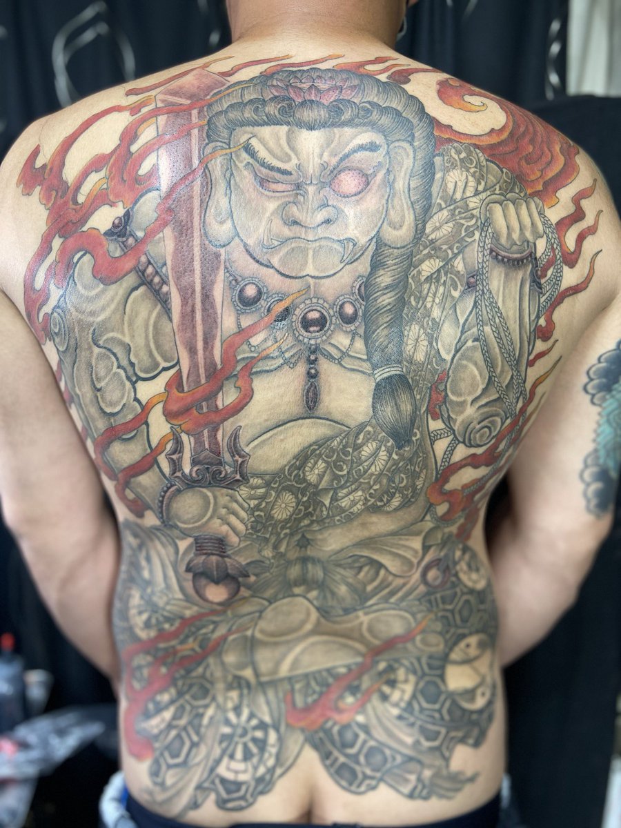 刺青師 彫写楽 Tattooist Gappi 背中に不動明王 あと少しで終わりそうです いつもありがとうございます 刺青 和彫り 抜き彫り 不動明王 タトゥー 背中 途中 迦楼羅焔 ボカシ Tattoo Wabori Irezumi Tattooist Horisyaraku 彫師 相模原