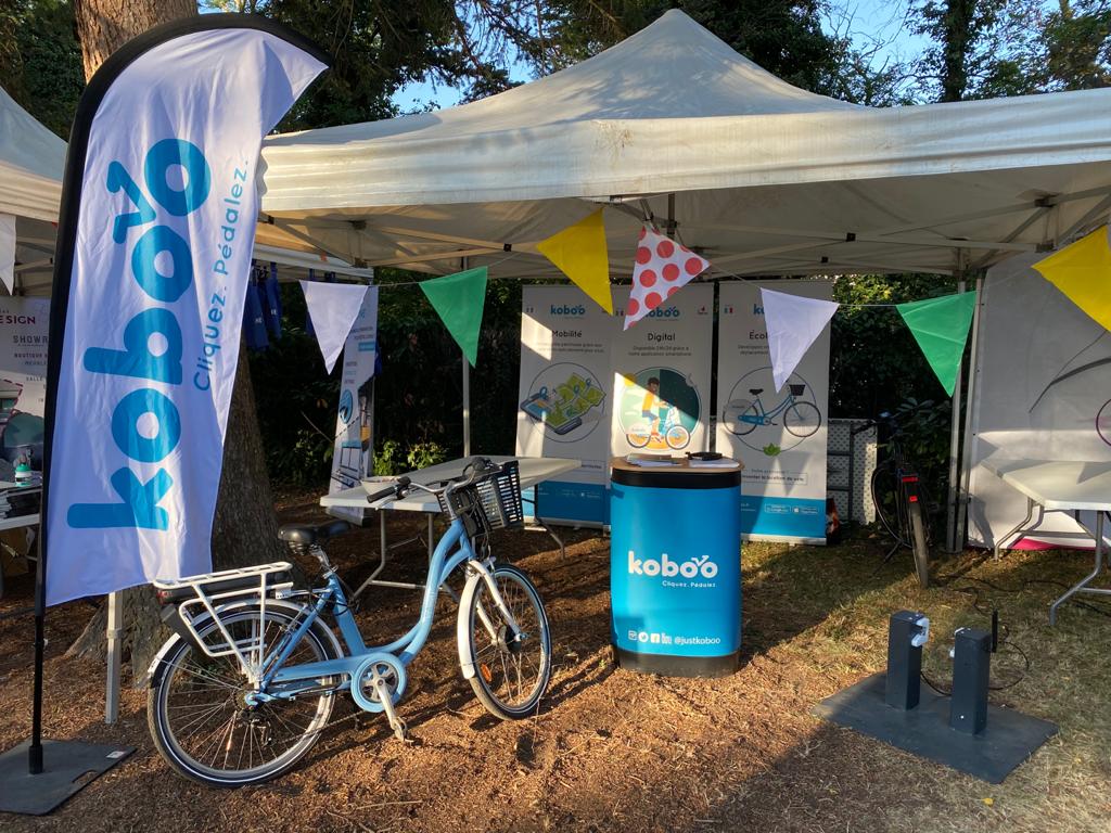 justkoboo's tweet photo. KobOO est sur le départ sur Tour de France à Châtel-Guyon !
Une belle journée vélo s'annonce ! 🚲 #letour2020 #koboo #chatelguyon #letourdefrance #tdf2020 #startup #velo https://t.co/qZ9ChBjGNE