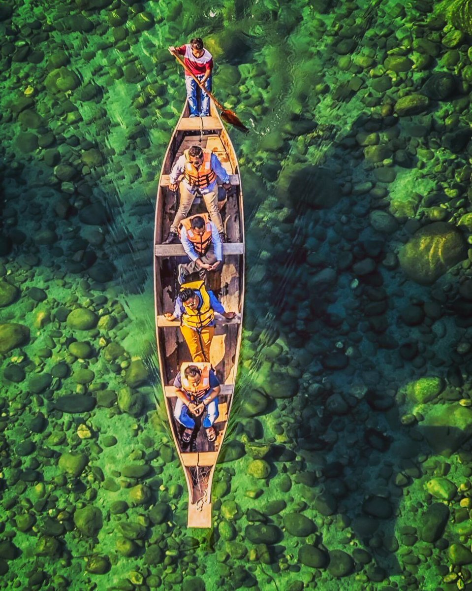 desi_thug1's tweet photo. India is Rich with So many Incredible Destinations Which You Can't Imagine Really Exists.

"Umngot river" in Dawki Meghalaya, Famous for crystal clear Water, You can See the Bottom of River Clearly. 

Sad but Indian wants to visit Paris, Switzerland only https://t.co/1Mn2AAbiNc