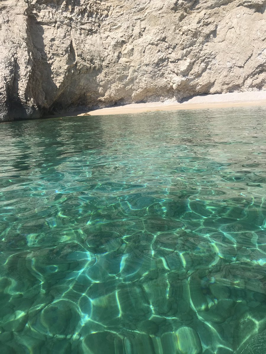 pasliana's tweet photo. Attracted by the energy of the sea #comfortzone https://t.co/7qoLhBoDQZ