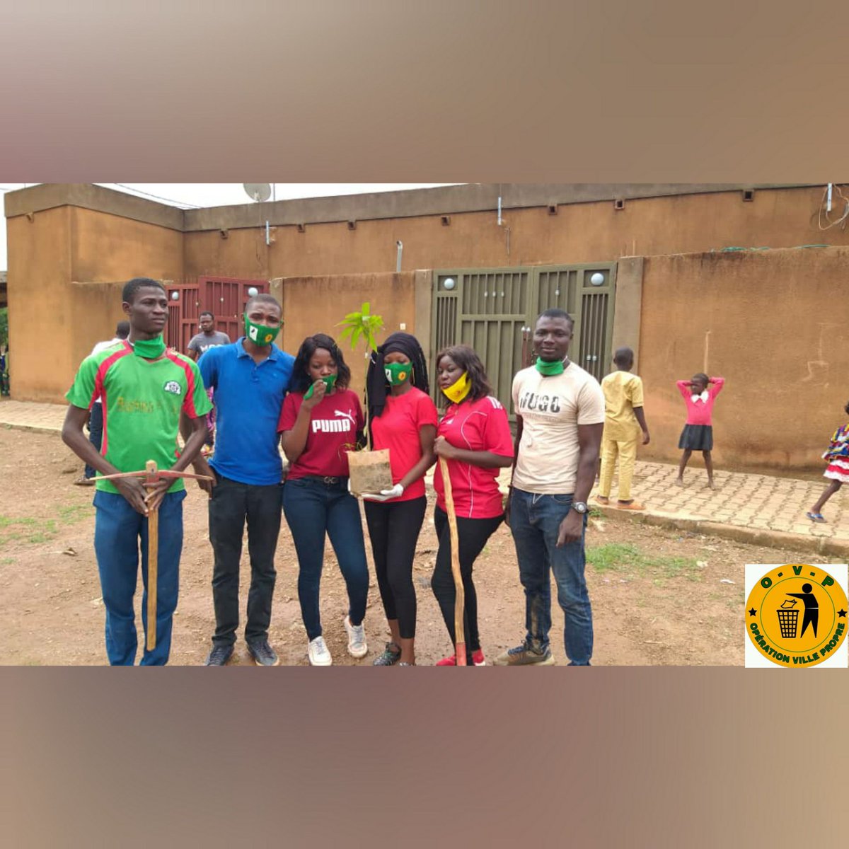 226OVP's tweet photo. Vive 👉 #Operation_Ville_Propre
 Une journée pour nettoyer, reboiser et sensibiliser dans la commune de Saaba . 
Faire de Ouagadougou ainsi que des autres villes du Burkina Faso des cités salubres, tel est l’objectif de l’initiative « Opération ville propre » (OVP) . https://t.co/kIjghkyLmb