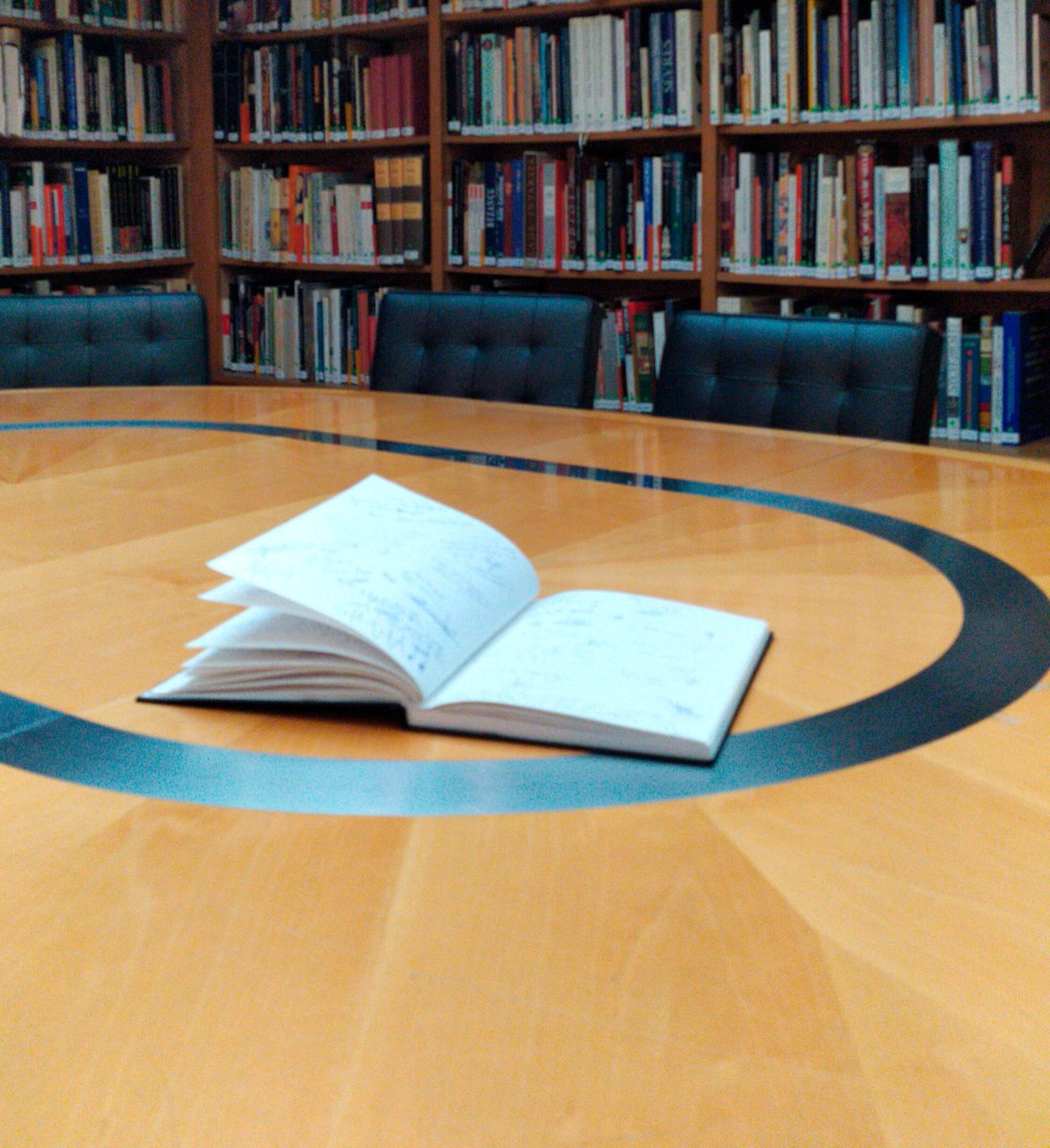 desmusea's tweet photo. Para nuestra obra #LibrodeVisitas, accedimos a los archivos de los museos @MNAD_Madrid, @MuseoCerralbo y @museodelprado e investigamos sus fondos. https://t.co/sUDhA4IpXV