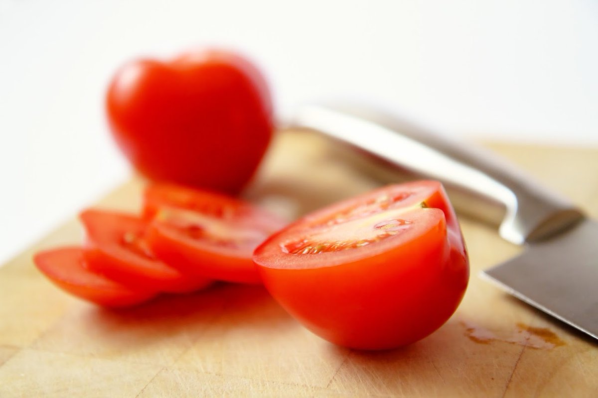 TonbridgeFmMrkt's tweet photo. A sharp knife is safer, works better and needs less pressure.
It will cut through a single line of cells & will be a pleasure to use.
@KnifeNinjasUK will sharpen yours for you
Sunday 9.30-1.30
Sovereign Way
#Tonbridge
TN9 1RG
#FarmersMarket
#FreshLocalSunday https://t.co/paEqdJyHld