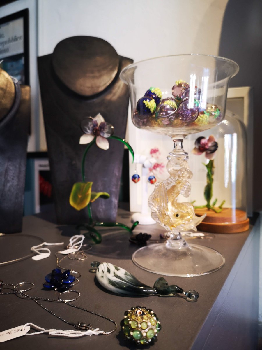 alessia_fuga's tweet photo. In the meantime the Atelier is slowly getting filled up again with my #MuranoGlass creations!
https://t.co/Itfm2avLPU
#alessiafuga #venice #madeinitaly #handmade #glassartist #veniceglassartist #muranoglassartist #venetianbeads #glassjewellery #lampbeadwork #venicejewellery https://t.co/UhkVslwqZ3