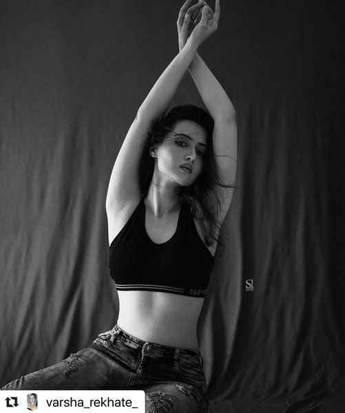 missfabbindia's tweet photo. Miss fabb Pune winner #Repost @varsha_rekhate_ with @make_repost
In the beginning it was all black & white
📸 @shailendra_pardeshi #modelsearch #potraitphotography #mumbaimodels #actorslife #actor #earthportraits #beautymodel #jawgirls #missfabbindia #missfabb https://t.co/qnOm1KxNcA