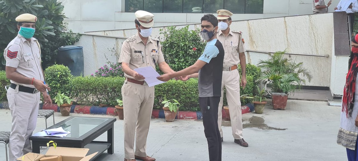 Setting the things right! Day2

Returning the stolen and unclaimed property to rightful owners. ACP Dwarka in execution through a Fair.