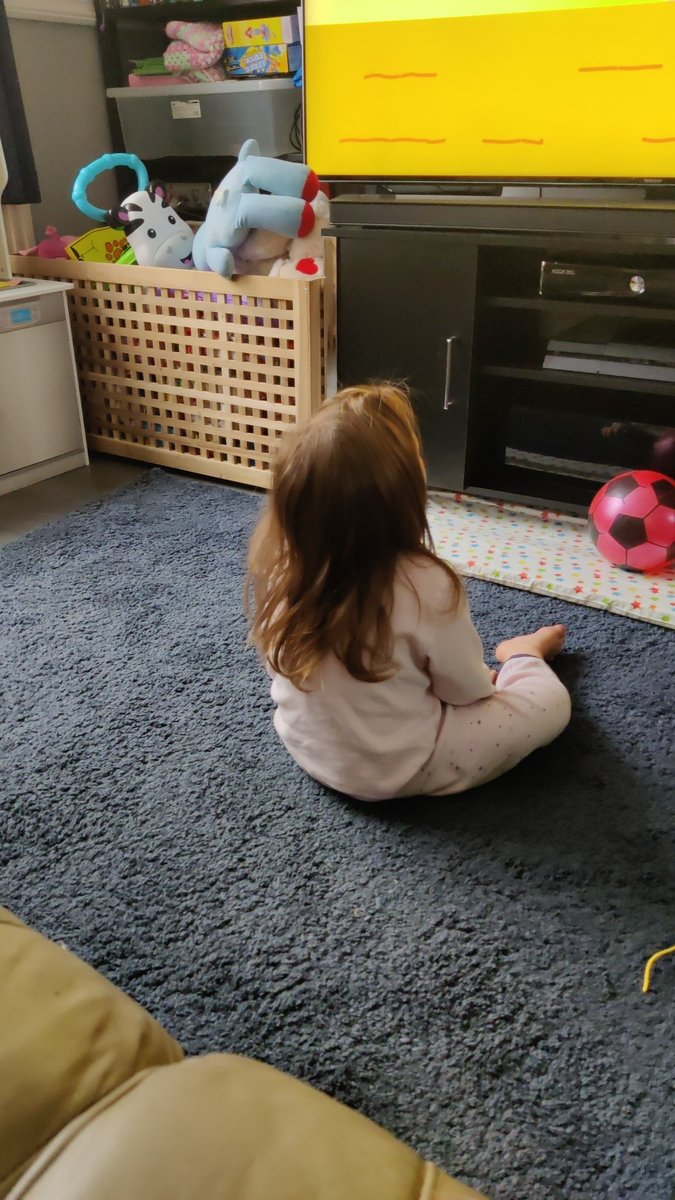 bitemespices's tweet photo. Today I have an assistant although she's far more interested in @HEYDUGGEE and not even dressed. #sloucher #biteme https://t.co/ZLI1nvuNLH