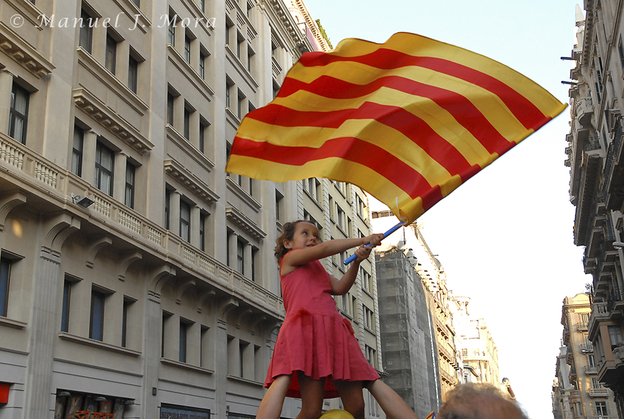 grouchomora's tweet photo. Bon dia/Buenos días,
Feliz Diada para tod@s!
Salud!
Imagen tomada en el centro de Barcelona en 2012
#morajm #Diada2020 #DiadaNacionalDeCatalunya https://t.co/HOzUw5TpUK