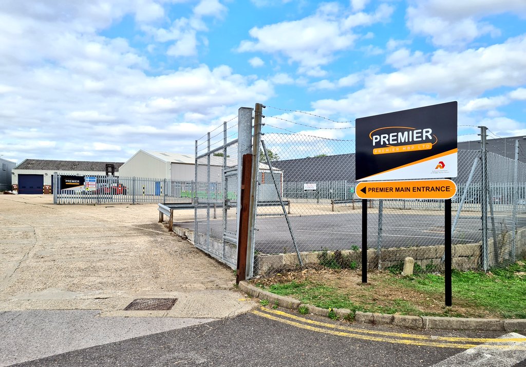premiermbp's tweet photo. Premier MBP, Newbury depot is looking very stylish with the new signage up! 

We are looking forward to welcoming more of you to site and sharing our fantastic facilities with you.

To discuss new sales enquiries or order parts, call us on 0208 751 0303 ☎️

#Newbury #professional https://t.co/UaqTu9u3qm