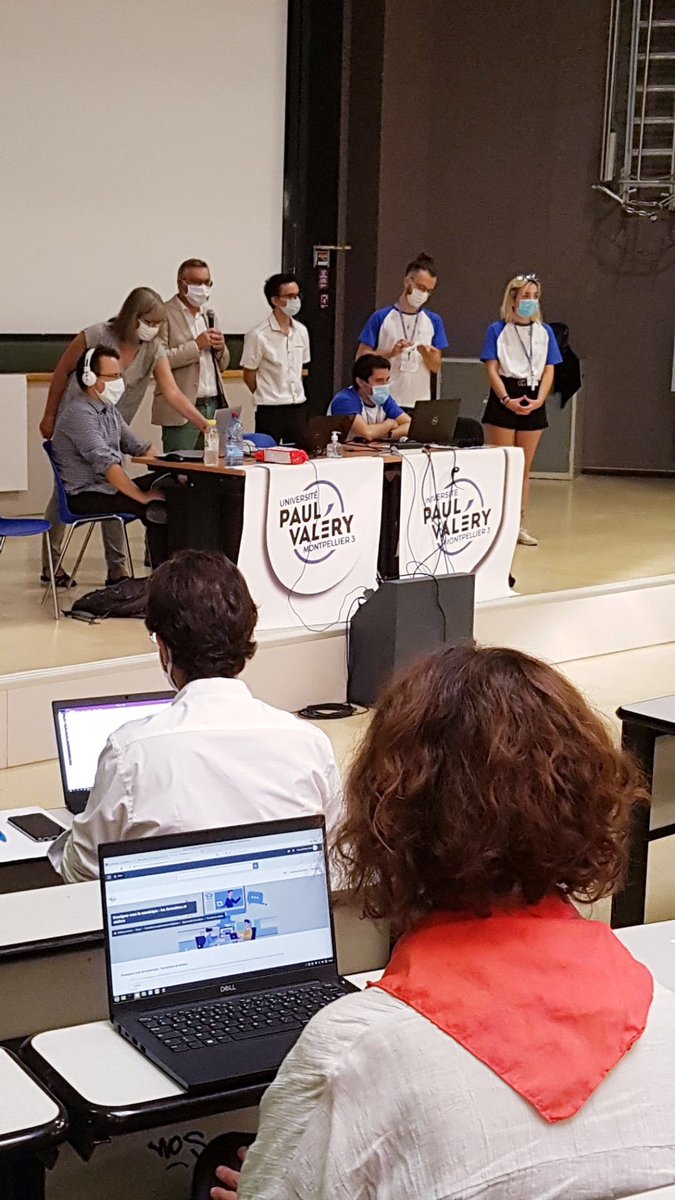 univpaulvalery's tweet photo. Ce matin, #formation des #enseignants, enseignants-chercheurs et maîtres de conférence sur les nouveaux dispositifs d’enseignement à #distance en présence du président #PatrickGILLI. 250 inscrits en ligne et en présentiel.
#RENTREE2020 #DINN #ATELIER #DMG #DSIN https://t.co/iuI4IS7Yyz