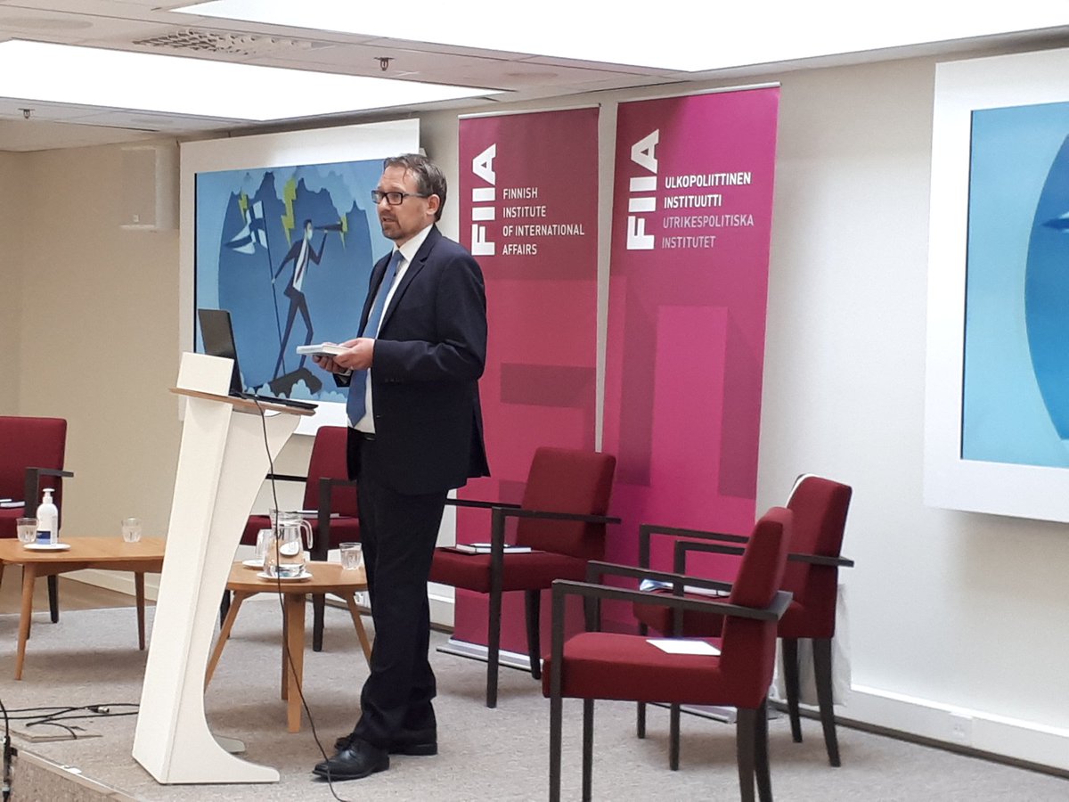 KukkaKovsky's tweet photo. @HiskiHaukkala avaa Suuren pelin paluu -kirjansa teemoja @FIIA_fi ja @OtavanKirjat tilaisuudessa #FIIASEM #turpo https://t.co/u8gfUMv6iX