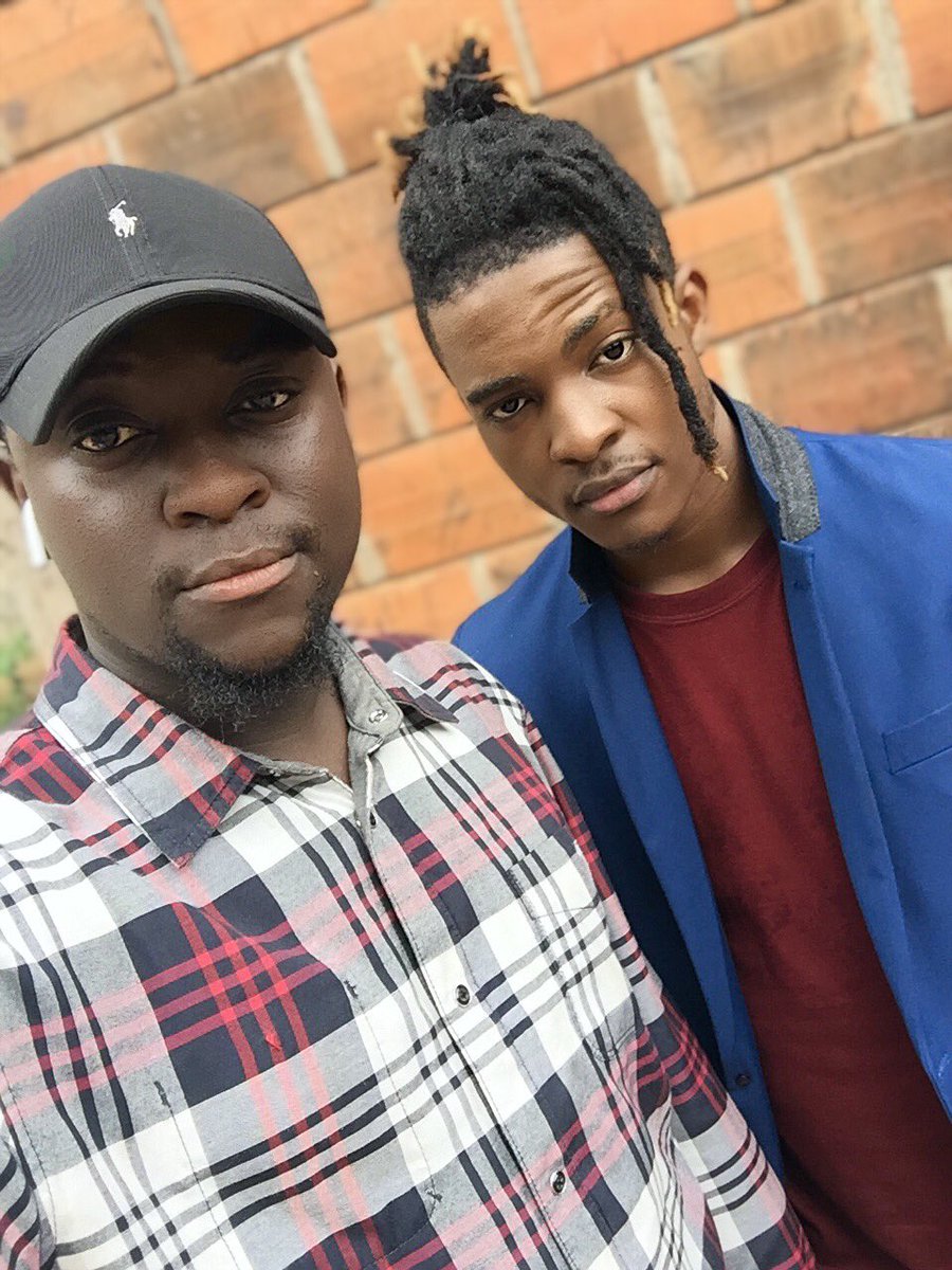 aga___a's tweet photo. Ce genre de matinée où tu te dit :
« Le charbon reste reste primordial dans la vie d’un Homme »🎧Streaming :https://t.co/S90jY9Vsg5
BONJOUR FAMILY 😎🤞🏾Big up @CysoulOfficiel @Bimstr237 @Camer_Digital
#Streaming #Follow_u #morningfun https://t.co/ikt8KrKIvT
