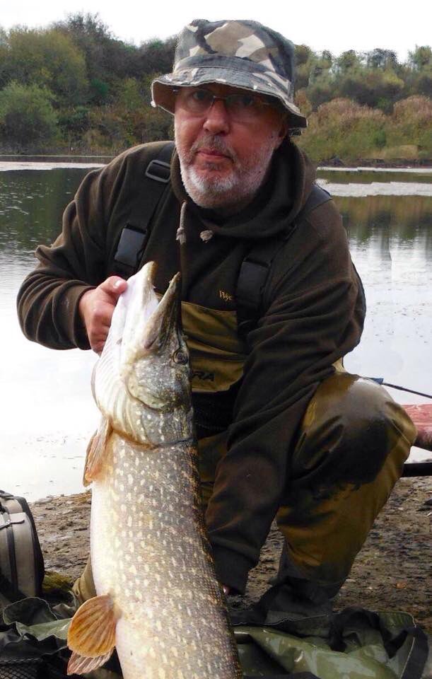 Brackens1's tweet image. Little brother Paul dropped a bombshell.(He used to be RAF nuclear armaments.)
During his 18yrs service discharge he had an exit medical which revealed a leaky heart valve. He’s had my problem for a decade and never said ! 
Typical male #nofuss #noproblem #getonwithit #genetic 😂