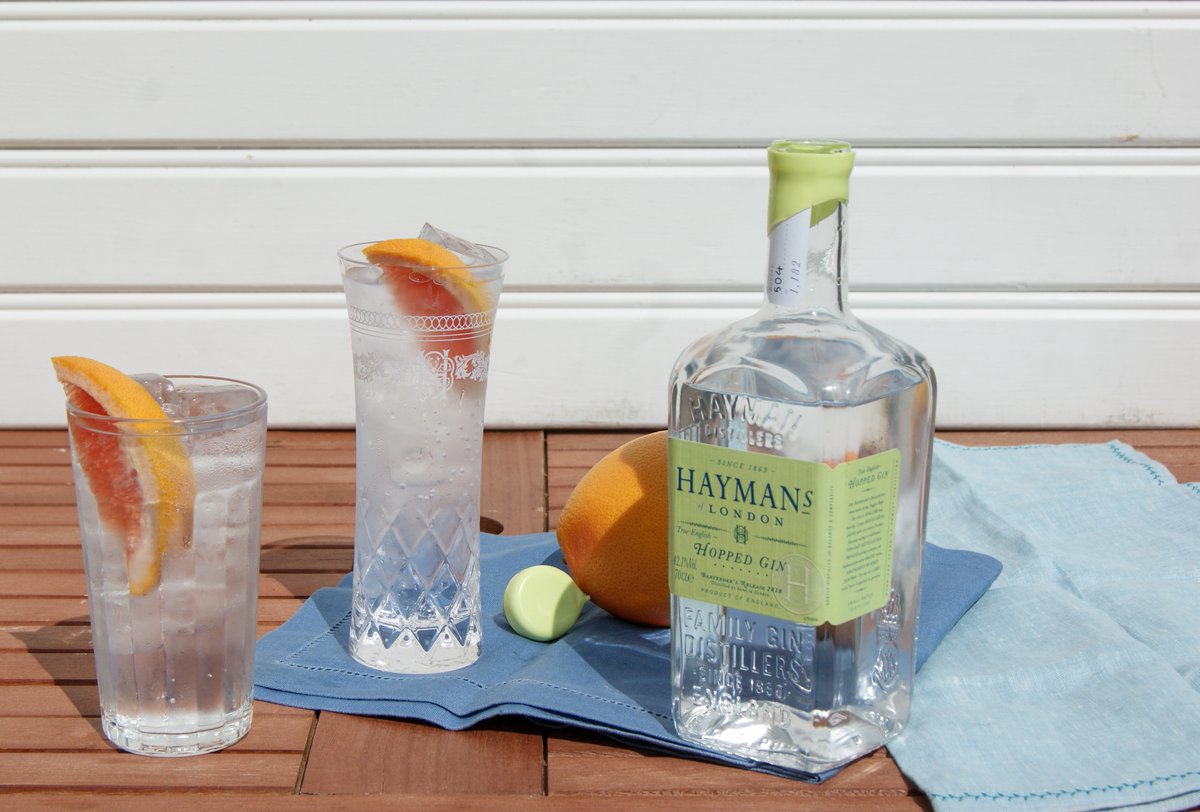 haymansgin's tweet photo. Hop-py Friday!
Savour the sunshine and enjoy a sundowner this weekend with one of our favourites… a Hopped Gin & Tonic.
For garnish - you simply can't beat a wedge of fresh grapefruit...
#haymansgin #hoppedgin #gin https://t.co/l4knYsh1kM
