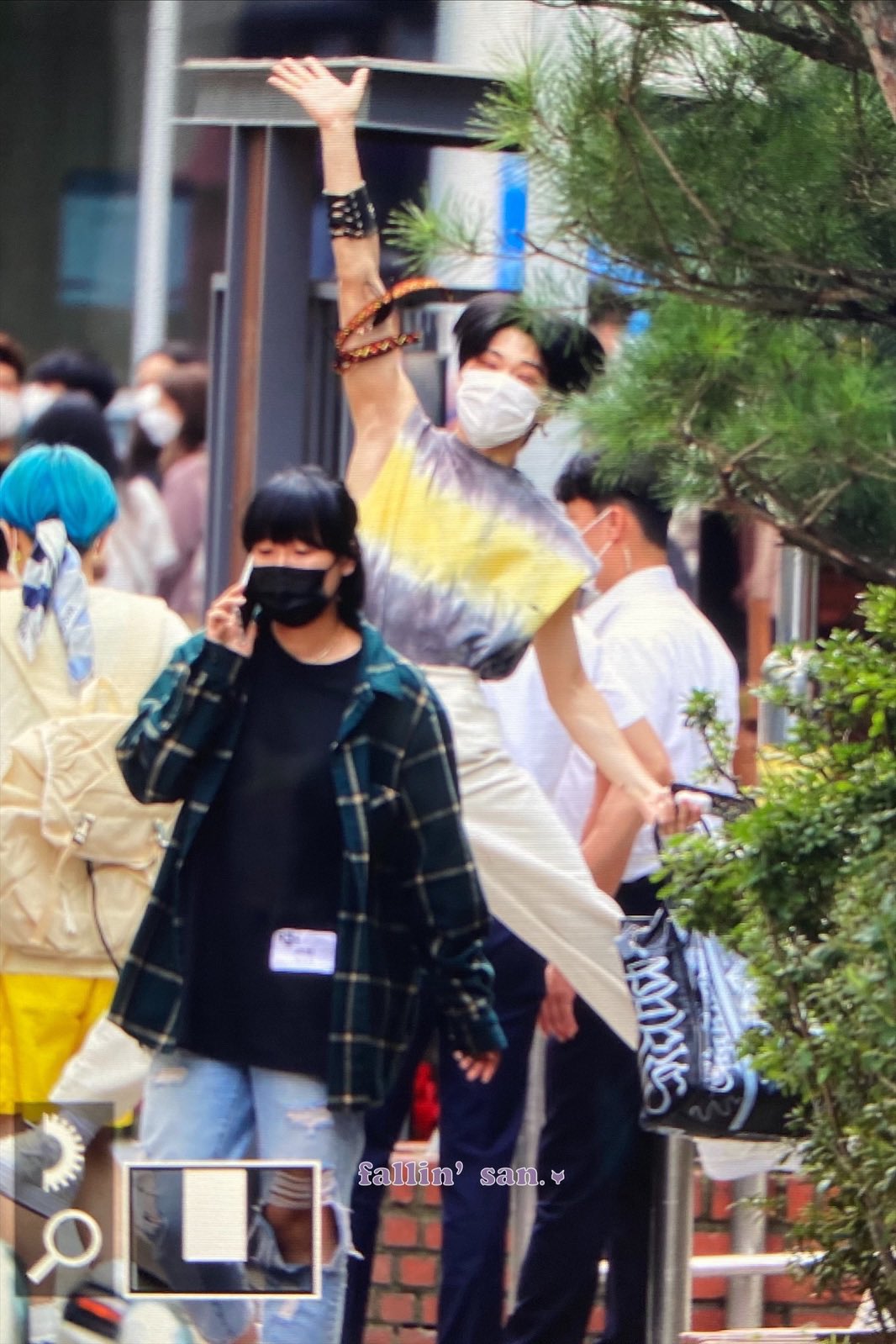 San Pics San Jumping Because He Was Excited To See Atiny And He Gets Closer As You Swipe 에이티즈 Ateez 최산 산 San T Co 1uurmz9wnn Twitter