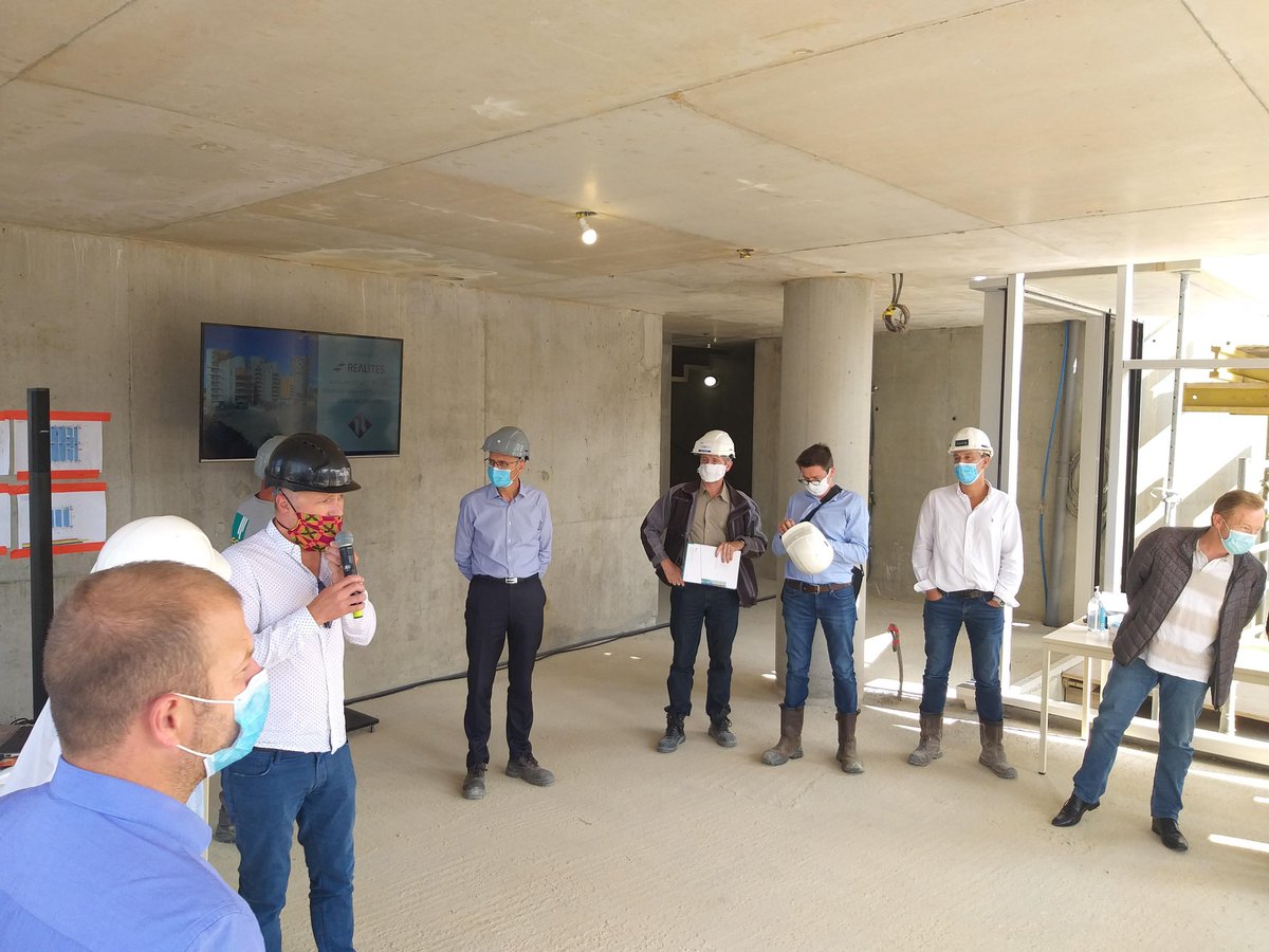 isorebatiment's tweet photo. Visite du @Qualite35 sur notre chantier Chromosome à #RENNES. Zoom sur les moyens d'accès aux façades sur ces bâtiments à l'architecture singulière. mille architecte https://t.co/Jy6E0oEnib