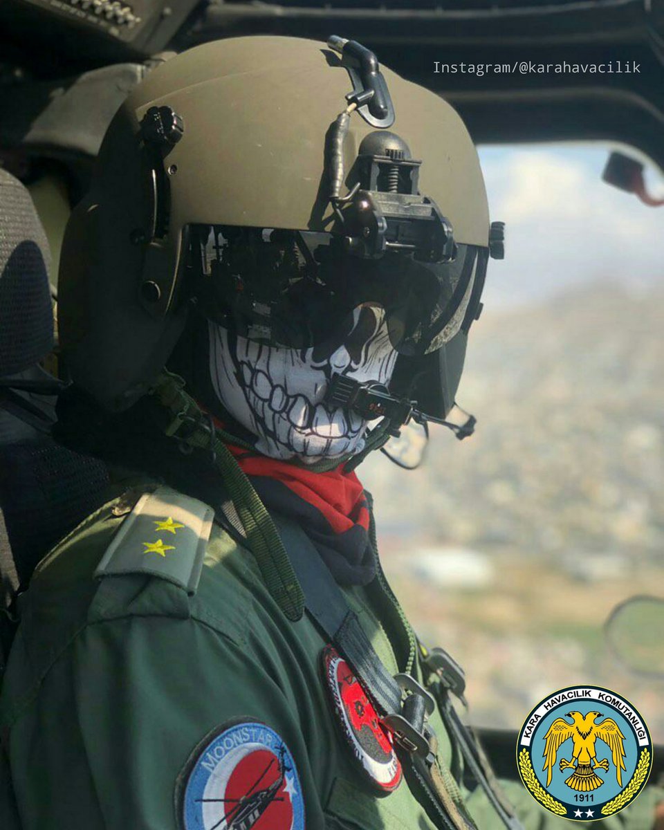 Görev Uçuşu Gerçekleştiren Genel Maksat Helikopteri Pilotumuz.
#KaraHavacılıkKomutanlığı #GenelMaksatHücumTaburu 
#blackhawk #Helikopter #picoftheday