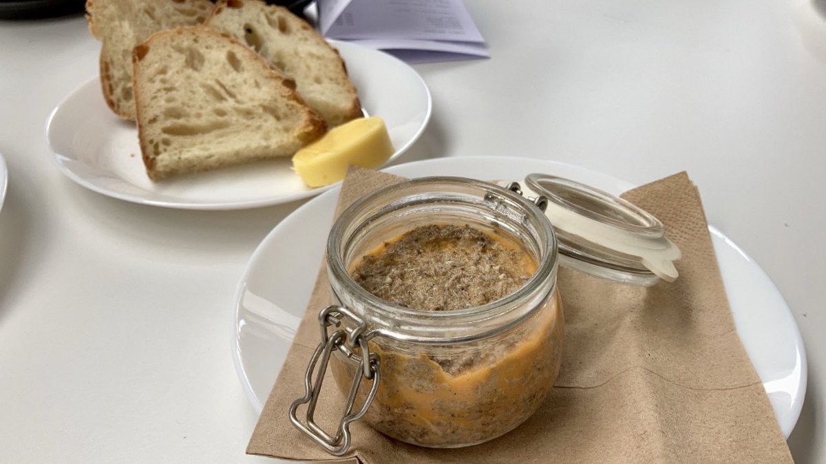 Wine Freedom is now open in Digbeth. Gorgeous inside and very relaxed - like being allowed to get shitfaced in a garden centre. Who doesn’t want that?! If you like green plants, wine without the wankerness and locally sourced nibbles you’ll like this. On Fooodgate St.