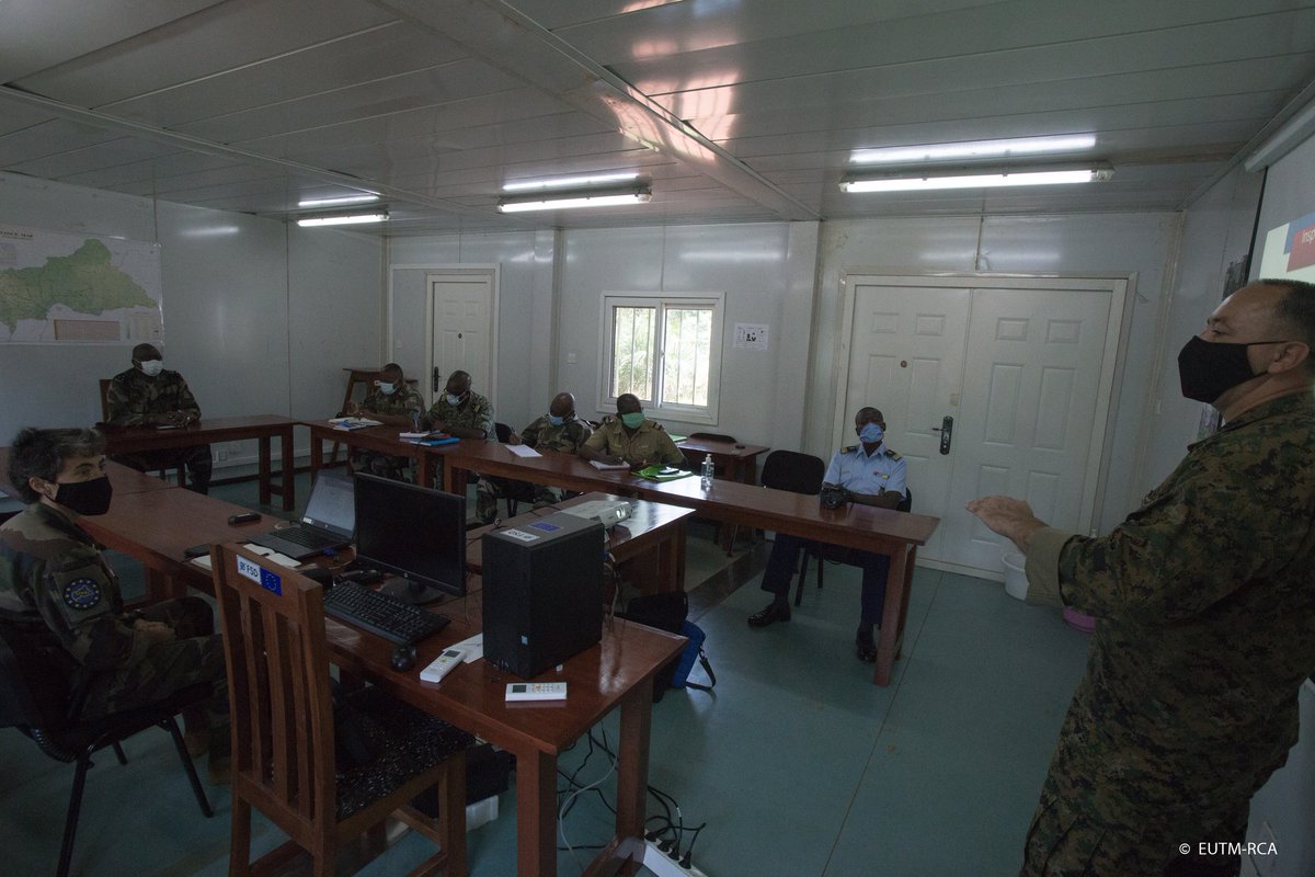EUTMRCA's tweet photo. 🇪🇺🇨🇫 Everyday, #EUTMRCA accompanies the Ministry of Defense and the #FACA Headquarter through the establishment of working groups participating in the reconstruction of the Central African Armed forces. 
#Strongertogether
@eu_eeas @UEenRCA https://t.co/y1X9PVd5ux