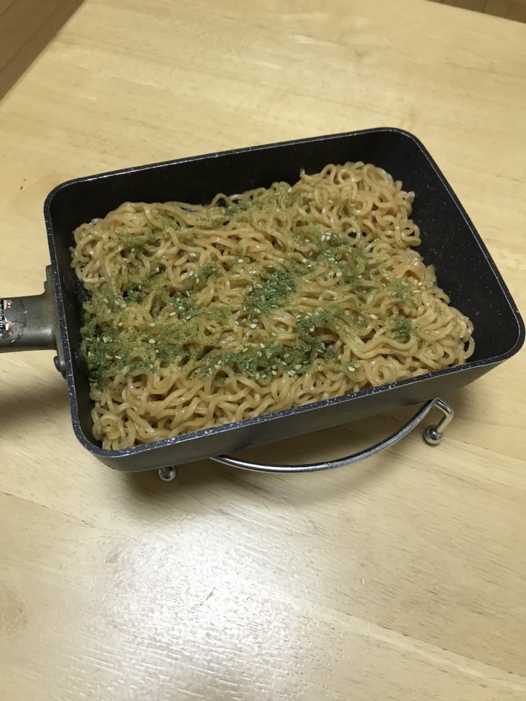 やきっぺは水っぽいのが好きだけど、ホンコン焼きそばは水気飛んでた方が好きかな。