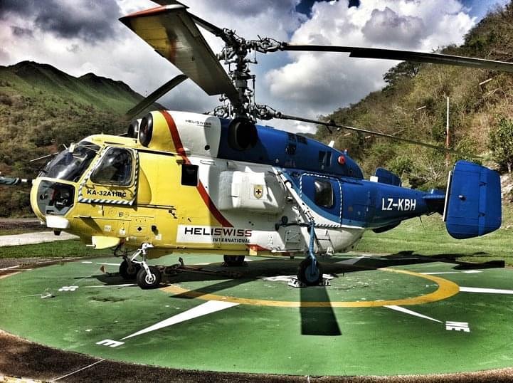 Venerotor's tweet photo. Kamov K32 De #Heliswiss en su visita al Helipuerto Ávila, esta máquina estuvo trabajando en Venezuela para el transporte de cabina y materiales del nuevo teleférico de Mérida #FlashBackFryday
📷: @gonzalo3215a109
-
-
-
#Kamov #Kamon32 #InstaPilot #HelicopterPilot #Heliporn https://t.co/ynUrP3YLqF