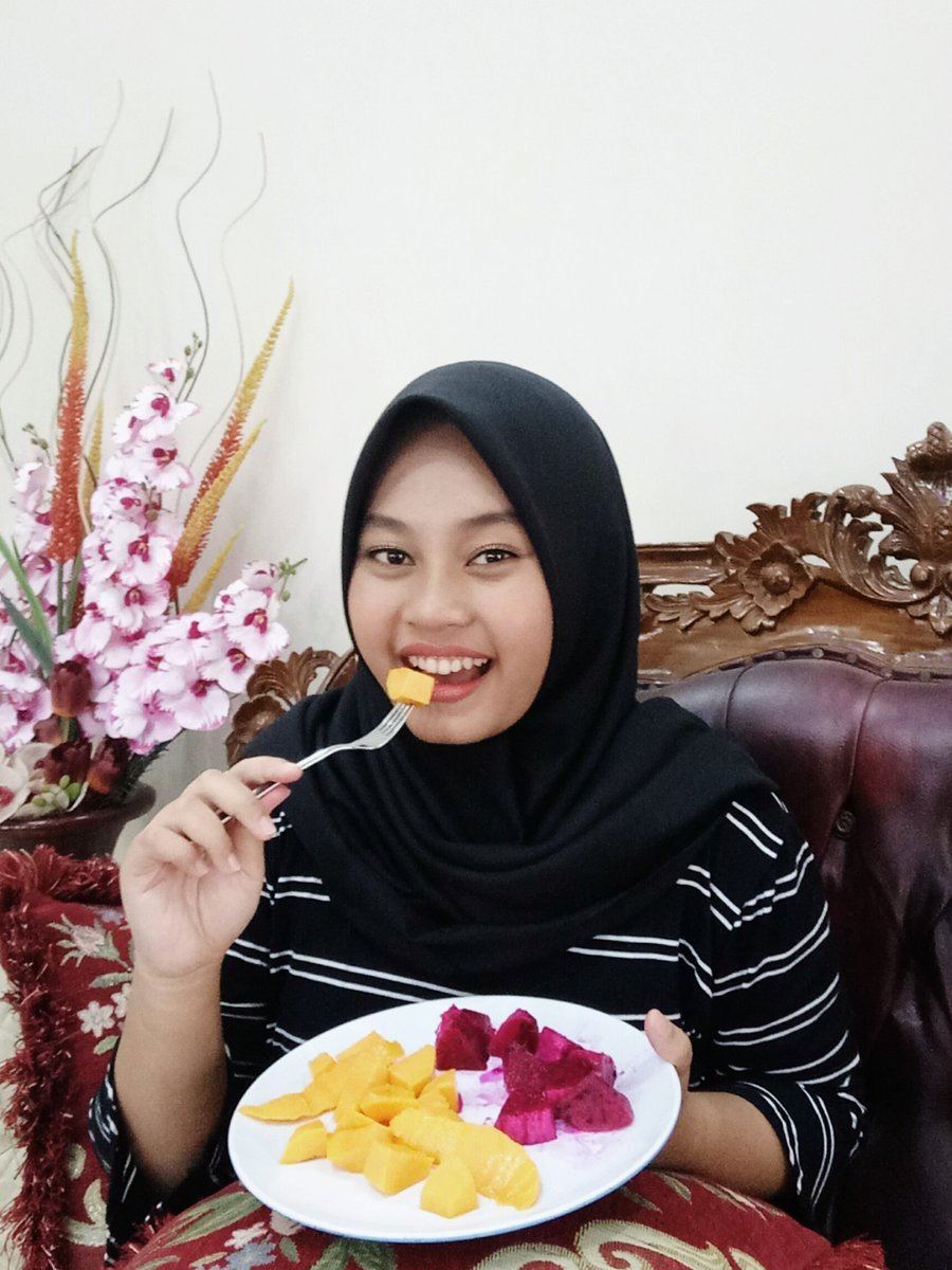 Deen_se's tweet photo. Jangan lupa makan buah guys @derrypotter @nonwilsee @N0pale 

#MENTARIITERA @rikzanurfaqih https://t.co/nJfm9wzlVO