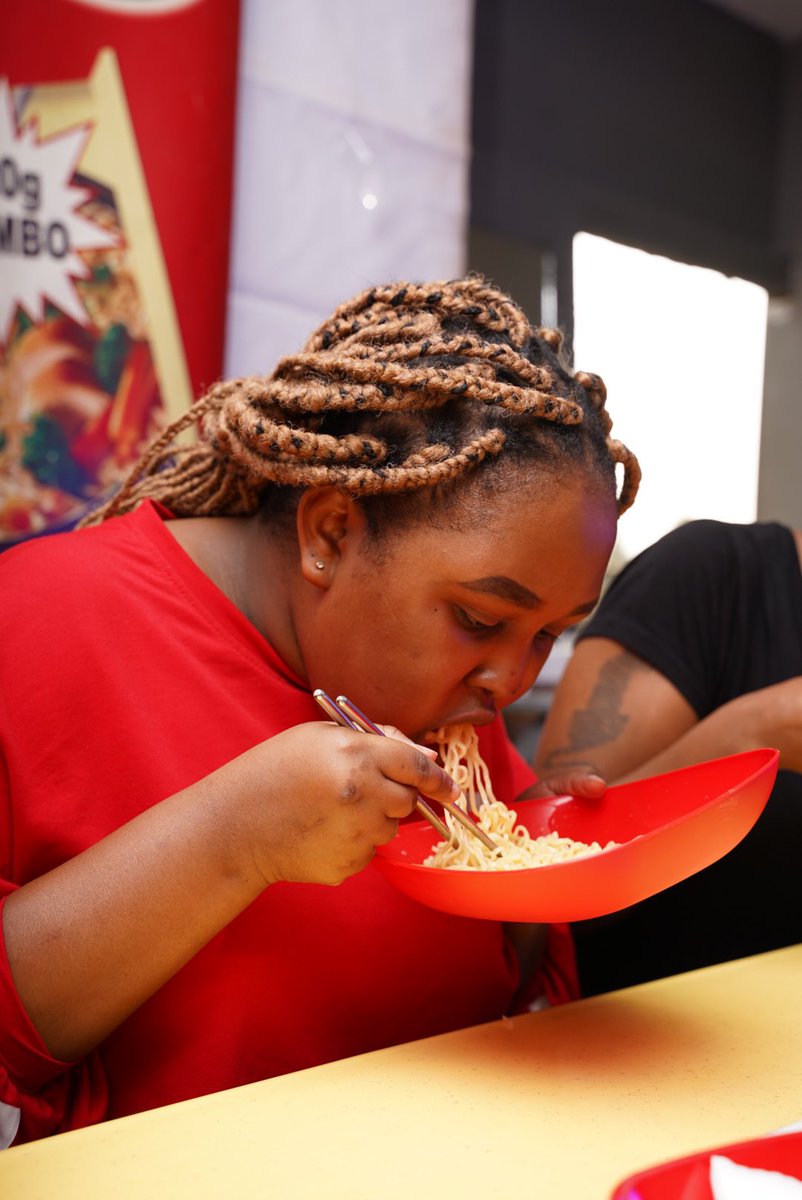 IndomieKenya's tweet image. Tumeona- this is how it’s done!
Taking notes- 🌶

#supamojo #chopstickChallenge #indomiemautam