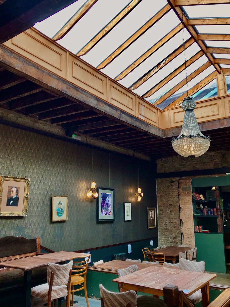 Book a table for this weekend in our restaurant area. Burgers, salad, wings.... take your pick 🤩
#pubgrub #camberwell