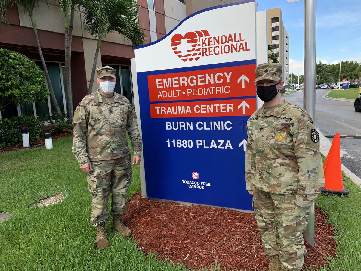 2_MRB_USAREC's tweet photo. Lt. Col. Andi Tallman and Command Sgt. Maj. Corey Coubal are at @KendallRMC for the #salutetohealthcare jumps to show appreciation to the doctors, nurses and other healthcare workers. #goarmy #armymedicine @CoreyCoubal https://t.co/k9YWwwN0il