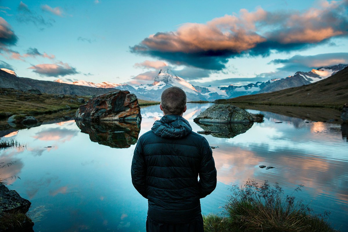 iamjodyblake's tweet photo. Take time to reconnect with you this weekend. Reflect on progress made over the last 7 days. Reflect on what the challenges taught you or are trying to. Spend every other minute doing what you love,

#LifeChangingTips #lifecoaching #BeBetter
#selflove #PurposeDriven #LifeHack https://t.co/vmlSCboshl
