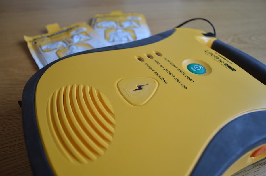 Utrechtse (30) aangehouden voor heling van AED-apparaat. via @duicnl.