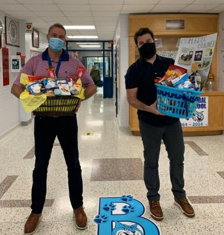 tyblakesmom's tweet photo. Sending/Sharing positive energy to the Bobcats @bosanquetcentr1 from the Broncos @BrookeCentral Great way to start the year! #Bbronco #EAitForward @melinda_battram https://t.co/PXisbrXCk5